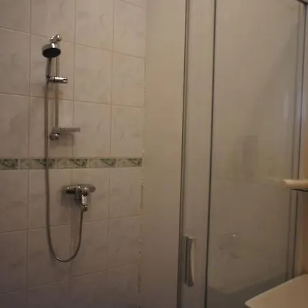 Private In Tallin, Pelguranna C Reval